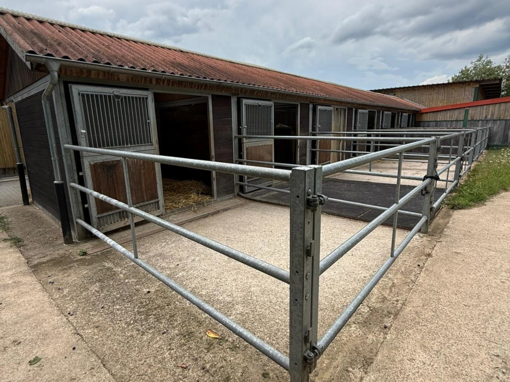 Merlbacher Hof - Paddock, Außenansicht