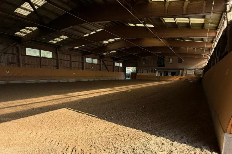 Ausstattung Merlbacher Hof - Blick in die Reithalle